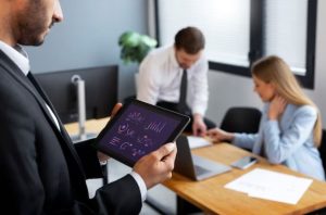 Beneficios económicos del desarrollo de la IA en la toma de decisiones empresariales